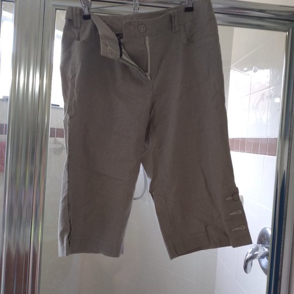 CUTE DRESS BERMUDA SHORTS- LOOKS GREAT FOR WORK WITH HEELS - Picture 1 of 6